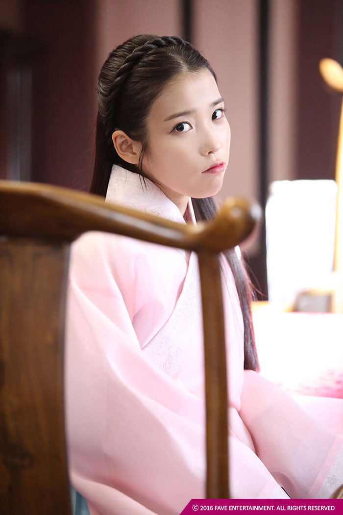 IU-(1).jpg