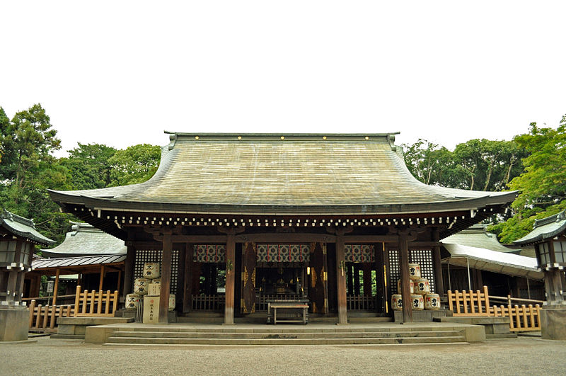 Front_shrine_of_the_Hikawa_shrine.jpg