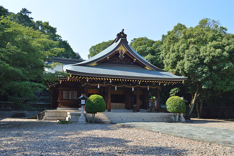 Kamayama-jinja_haiden.JPG