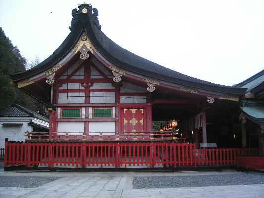 Hushimi-inari-taisha_honden.jpg