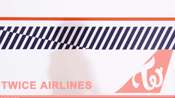 일시그 2019 “TWICE AIRLINES” 티저7.gif