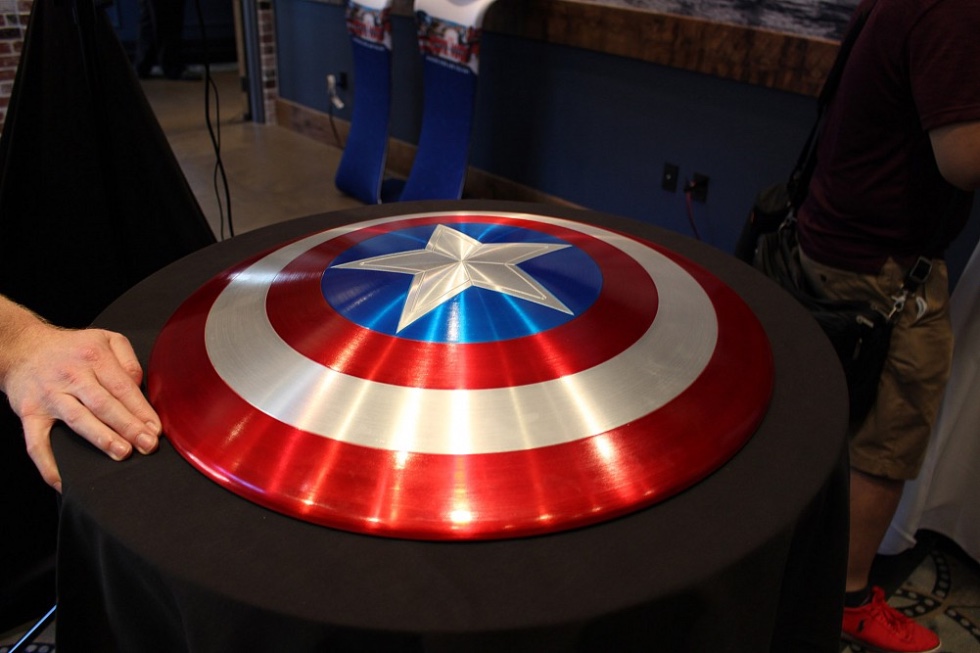 Hasbro-SDCC-2016-Captain-America-Metal-Shield.jpg