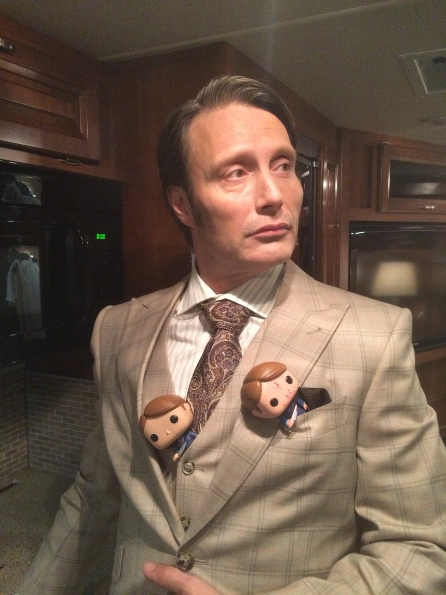 자기 피규어 인증하는 아조씨.jpg_2.jpg