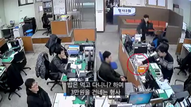 배고픔을 참지못해 노인정 음식을 훔쳐먹은 청년_3.jpg