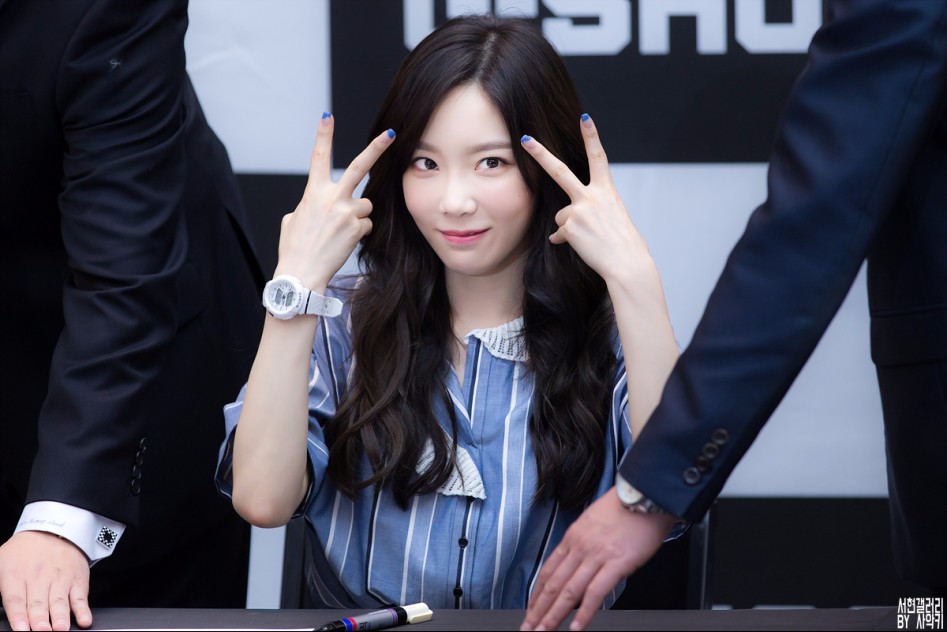 [PIC][16-04-2017]TaeYeon – Sunny – Tiffany – HyoYeon và SooYoung tham dự buổi Fansign cho “G-SHOCK CRAZY TOUGHNESS” vào chiều nay - Page 8 15b7b82b792403d5