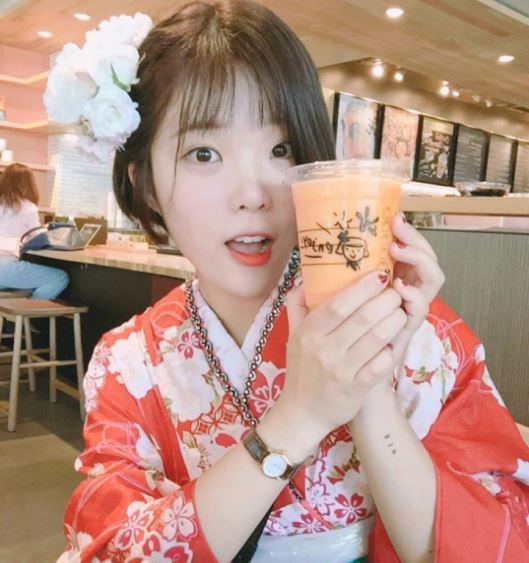 아이유 닮은 사진 작가.PNG_3.jpg