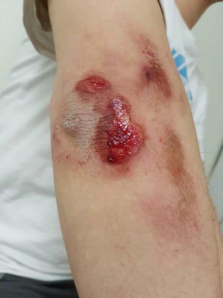 (극혐)옥수역에서 경찰에게 폭행당한 남자_2.jpg