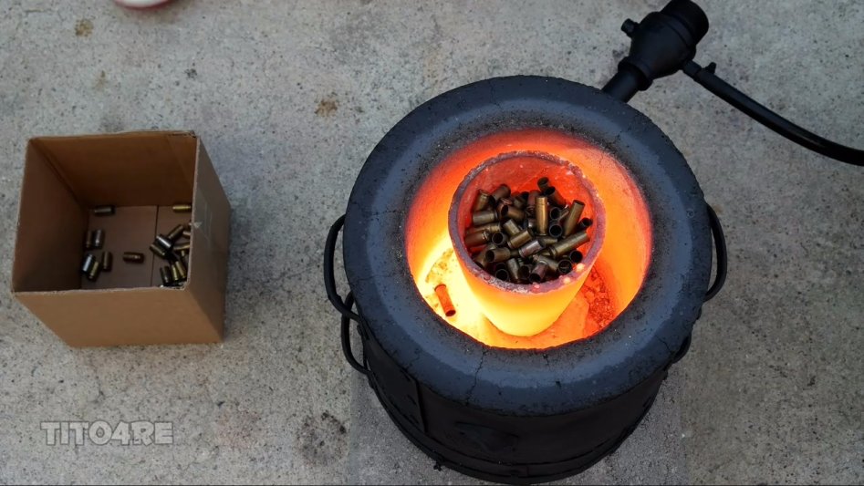 Making 5 Pound Brass Ingot From Bullet Shells - from YouTube.mp4_20170715_213948.140.jpg