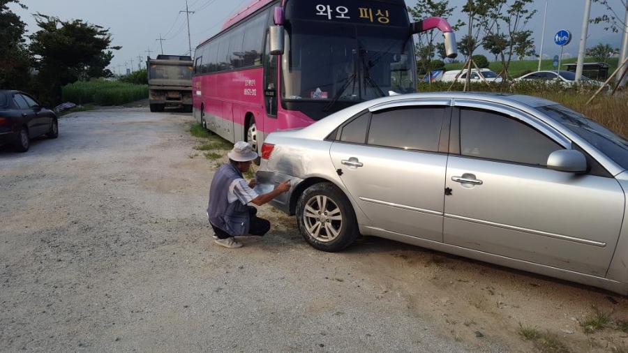 길거리 장인에게 도색을 맡긴 보배드림아재.jpg_4.jpg