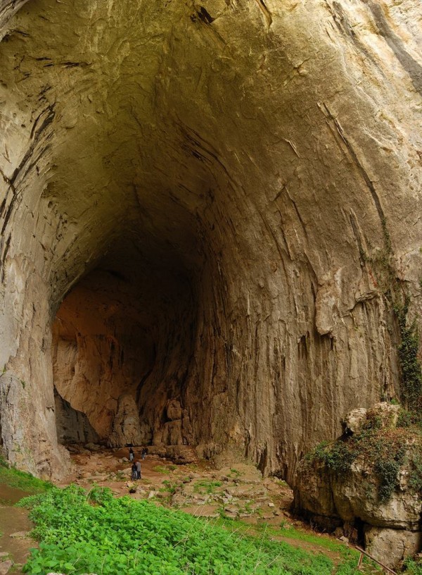 신의 눈이라 불리는 불가리아의 동굴4.jpg
