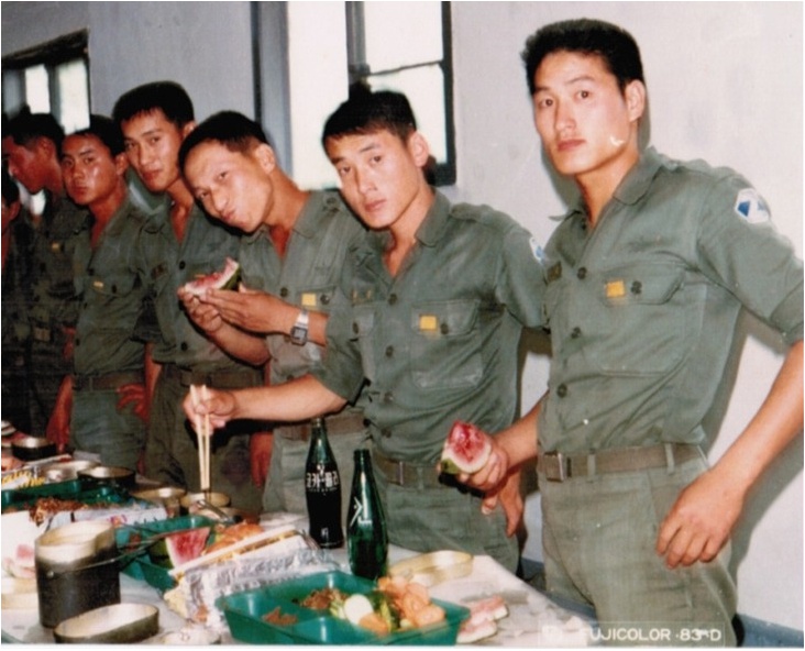 옛날군인 VS 요즘군인 .jpg_1.jpg