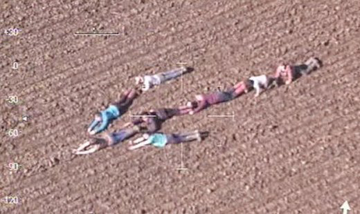 몸으로 '화살표' 만들어 범인 도주방향 알려준 어린이들_1.jpg