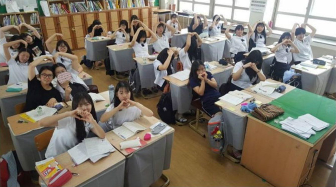 요즘 학교 책상..._2.jpg