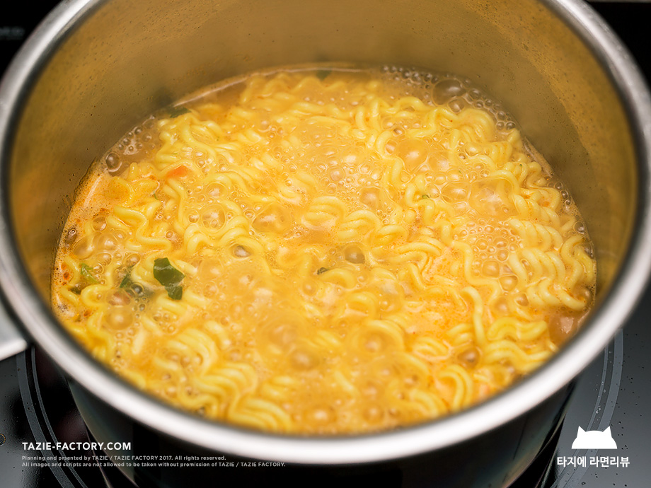 40번째 라면리뷰 : 오뚜기 리얼치즈라면_11.jpg