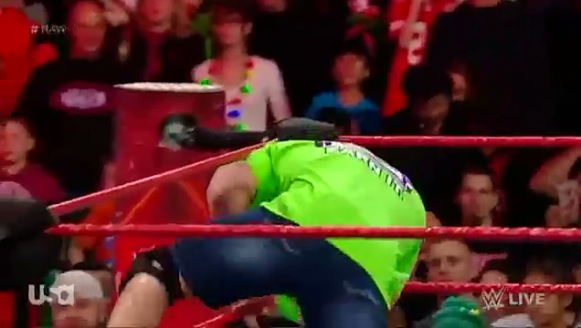 오늘자 WWE 존 시나의 모습_3.jpg