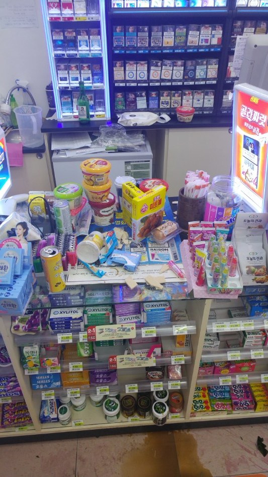 주폭이 편의점 깽판치고 간자리 ㅜㅜ_1.jpg