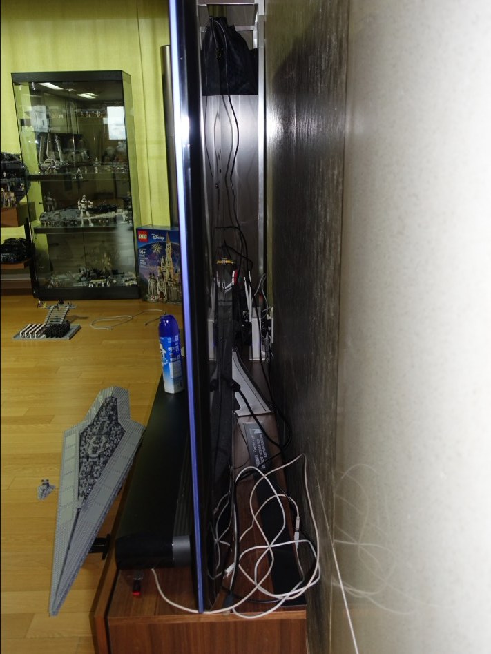 거실과 86인치 TV의 조합입니다._5.jpg