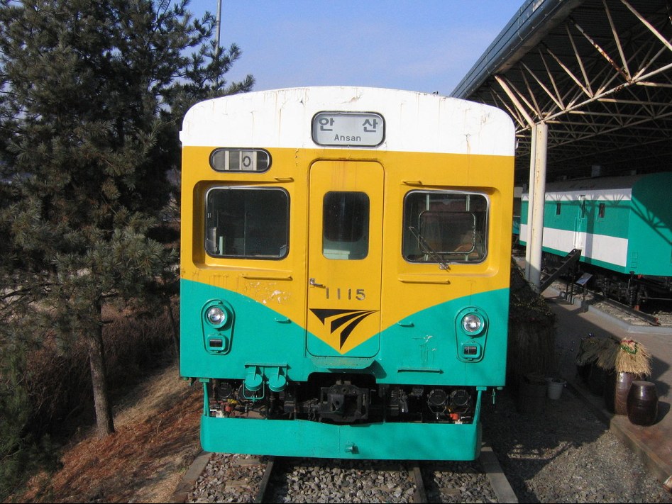 1280px-Korail_1115_preserved_in_railroad_museum.jpg