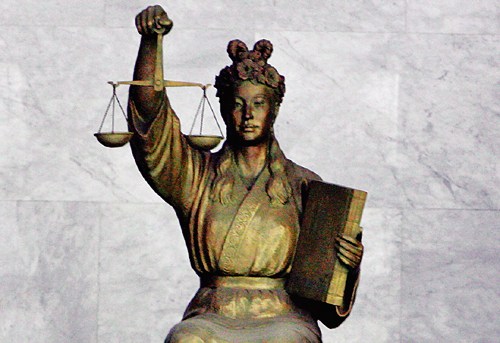 틈새를 타 우리나라 법원이 개판인 이유.ssul_2.jpg