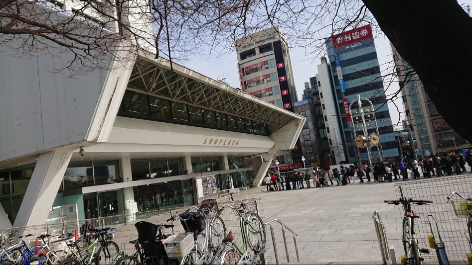 2월 3일 도쿄 여행 3일차 - 토우야마 나오 라이브, 나카노브로드웨이, 칸다묘진_2.jpg