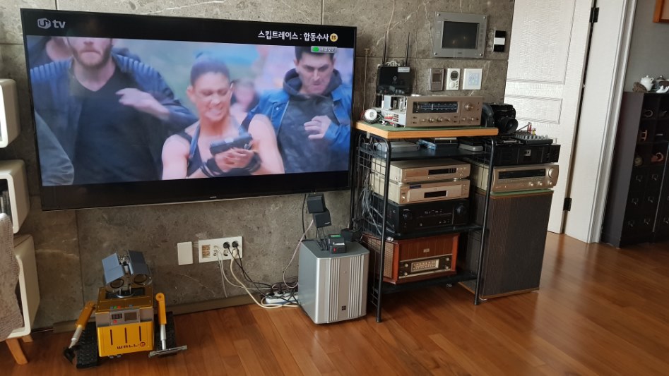 저의 방! 월e pc조립기념 라이젠2200g 및 T VIRUS 메인 구성!_34.jpg