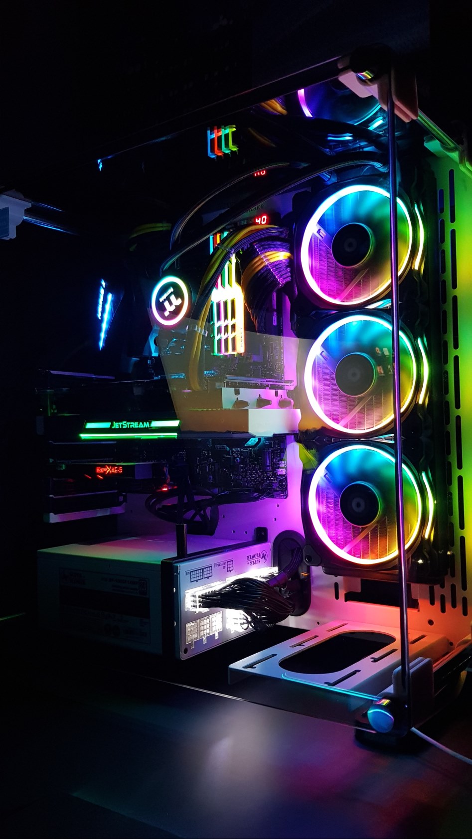 저의 방! 월e pc조립기념 라이젠2200g 및 T VIRUS 메인 구성!_31.jpg