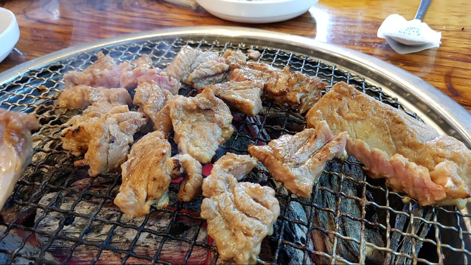 고향에서 돼지갈비를 먹었습니다
