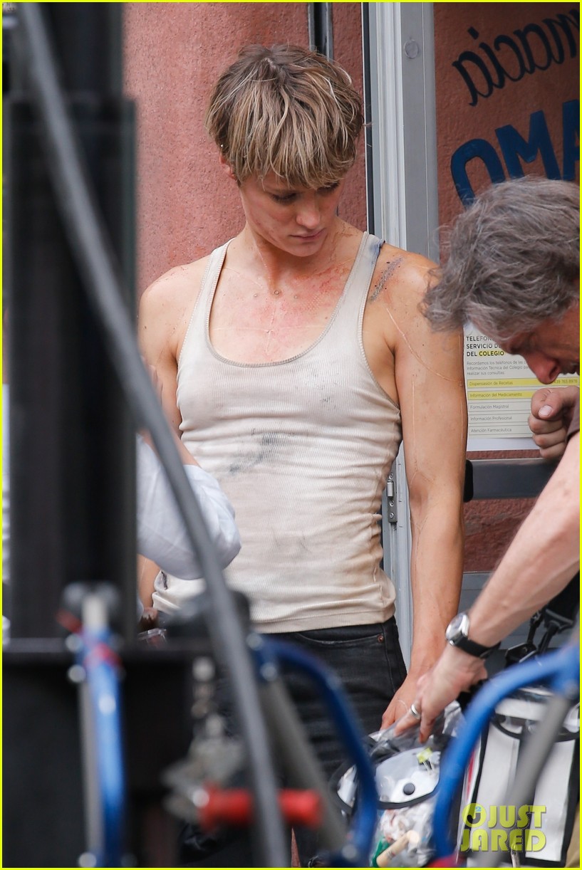 mackenzie-davis-terminator-set-20.jpg