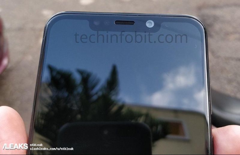 moto-one-the-first-ever-motorola-phone-with-display-notch-real-photos-of-moto-one-leaked-techinfobit-4.jpg