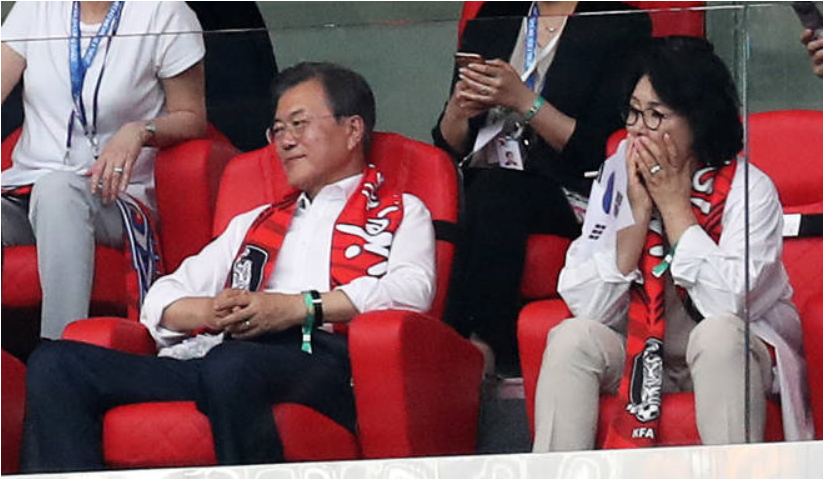 어이없어 하는 문프와 여사님_1.png