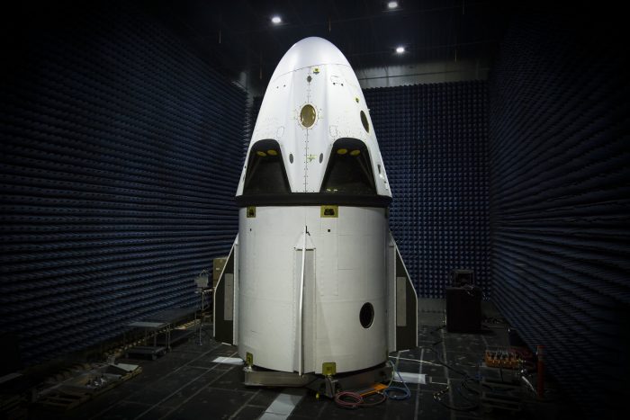 SpaceX_Dragon_v2_Pad_Abort_Vehicle_16661791299-700x467.jpg