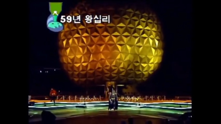 서울랜드에서 배트맨 옷입고 아이스크림들고 노래부르는 김흥국_2.png