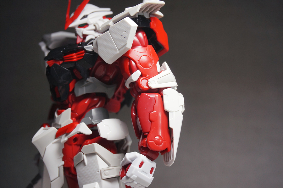하이레졸루션 건담 아스트레이 레드프레임_6.jpg