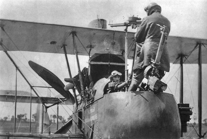 Royal_Aircraft_Factory_FE2d_gunner.jpg