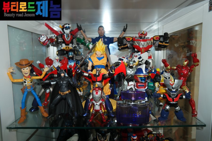 게이밍 전용룸 외관 인테리어 위해서 피규어 장식장 거치 해봣습니다 데이터 주의_1.jpg