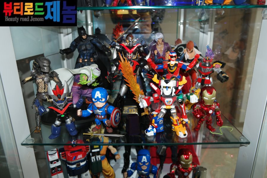 게이밍 전용룸 외관 인테리어 위해서 피규어 장식장 거치 해봣습니다 데이터 주의_2.jpg