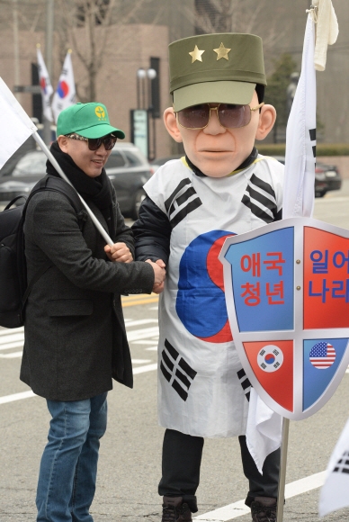 속보)부활한 박정희 전 대통령 태극기 집회 참가_2.jpg