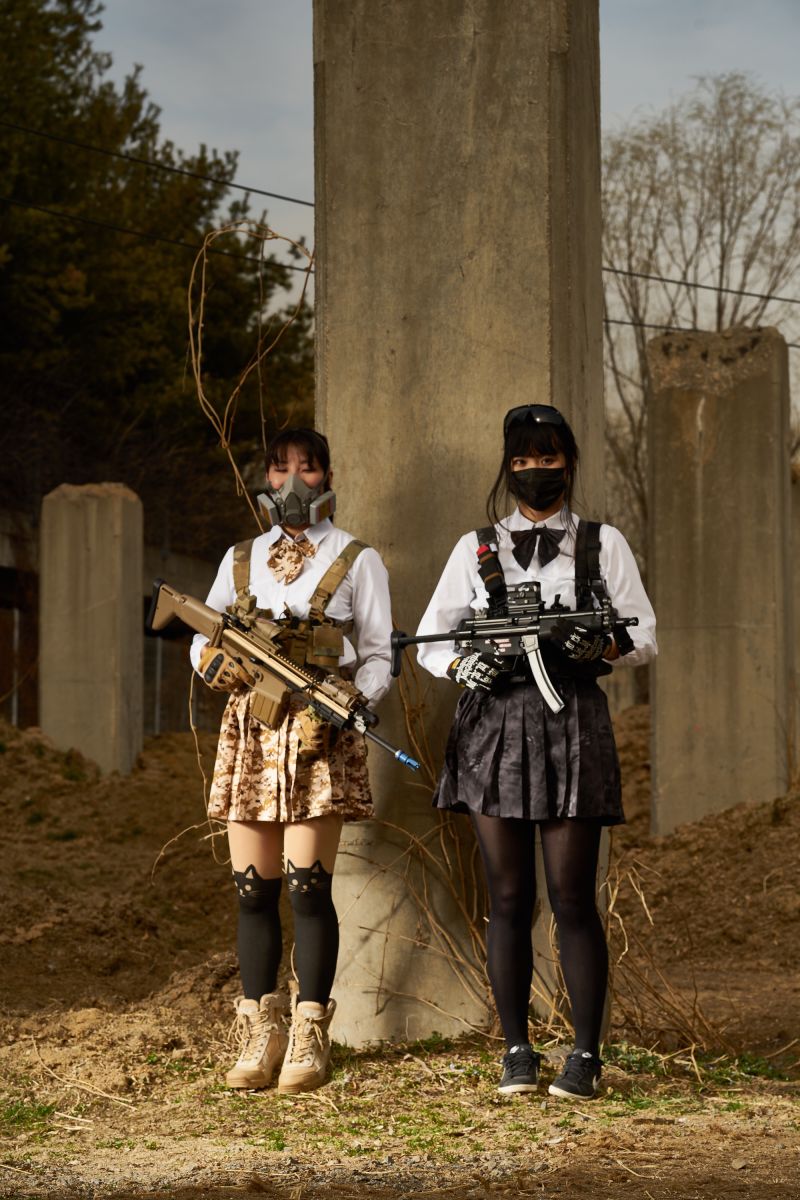 [약스압] 지옥에서 온 폐허속의 군필 여고생들_1.jpg