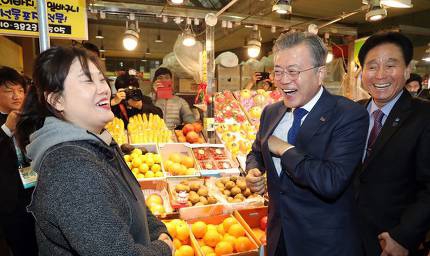 대구와서 금괴꺼내는 문재인_1.jpg