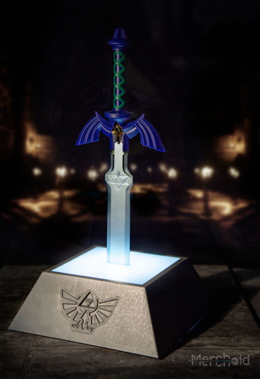 Zelda_MasterSword_Lamp_4.jpg