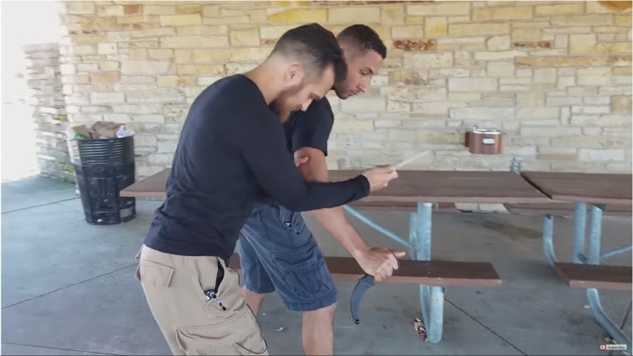 '아저씨'를 본 나이프 파이팅 전문가_6.png