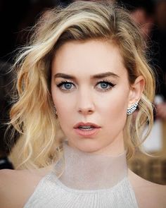 6494cfa952525a19edf5564d9f198cfc--vanessa-kirby-elizabeth-warren.jpg