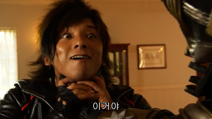 [가면라이더 더블] 다른 빌런들과 싸우는 최종보스_8.png