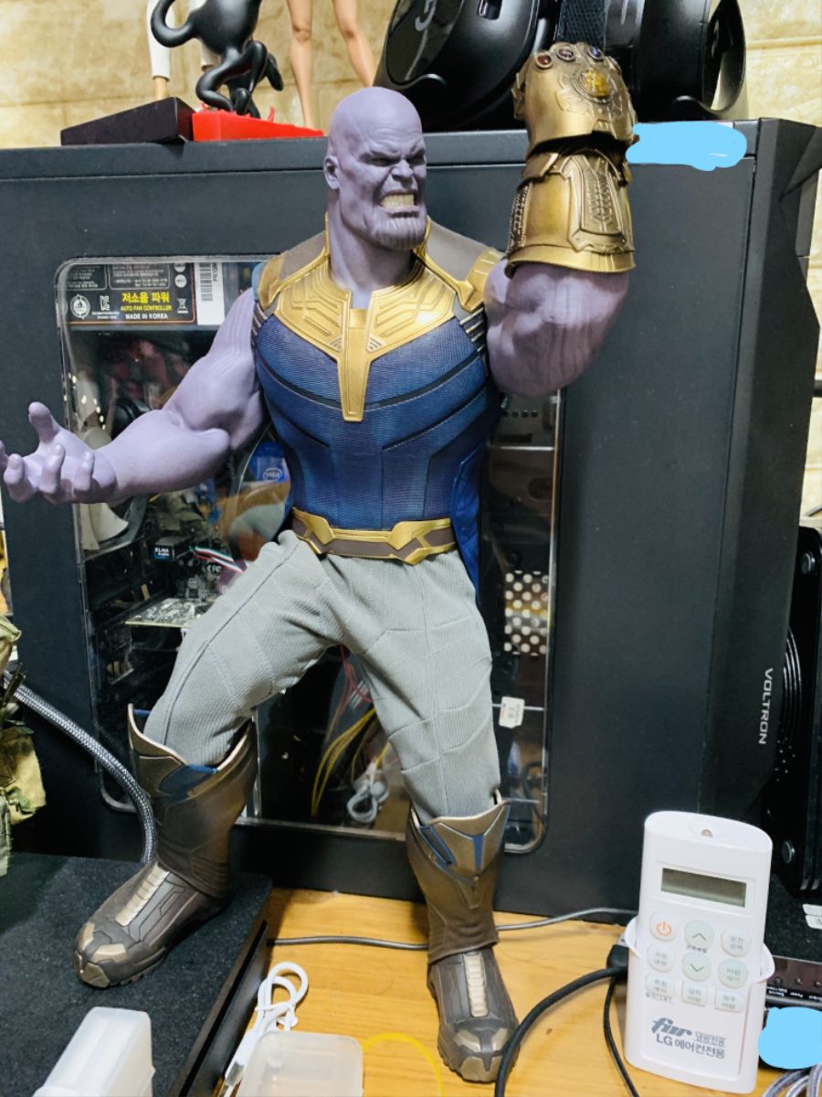[수정]핫토이 정품 인피니티워 타노스 팝니다._1.jpg