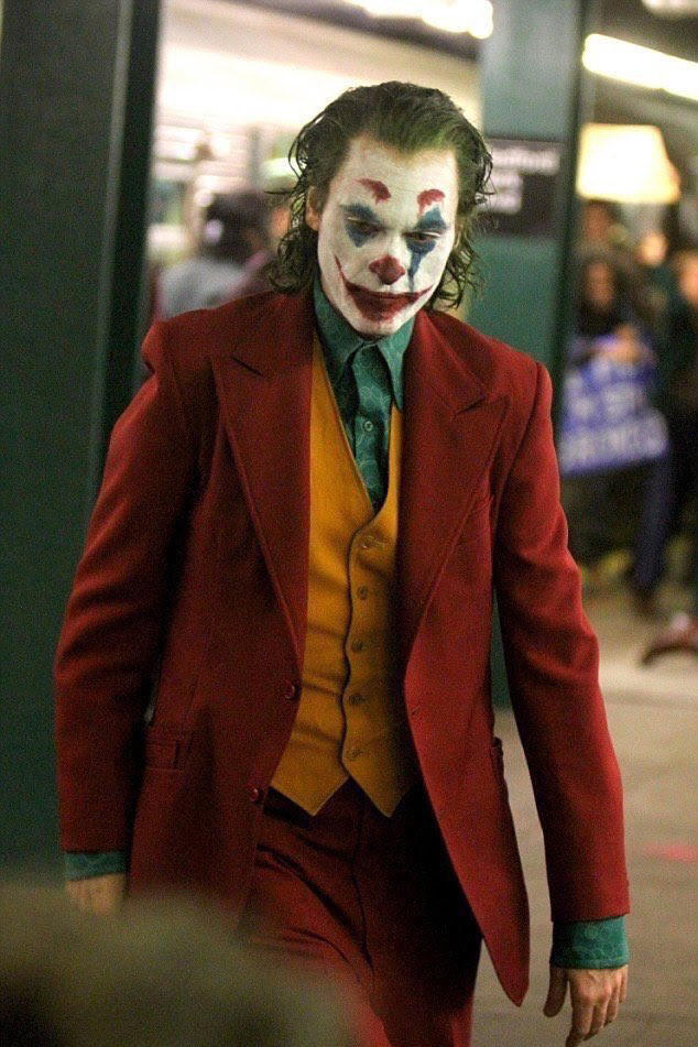 https___kr.hypebeast.com_files_2018_09_joaquin-phoenix-the-joker-first-scenes-todd-phillip-02.jpg