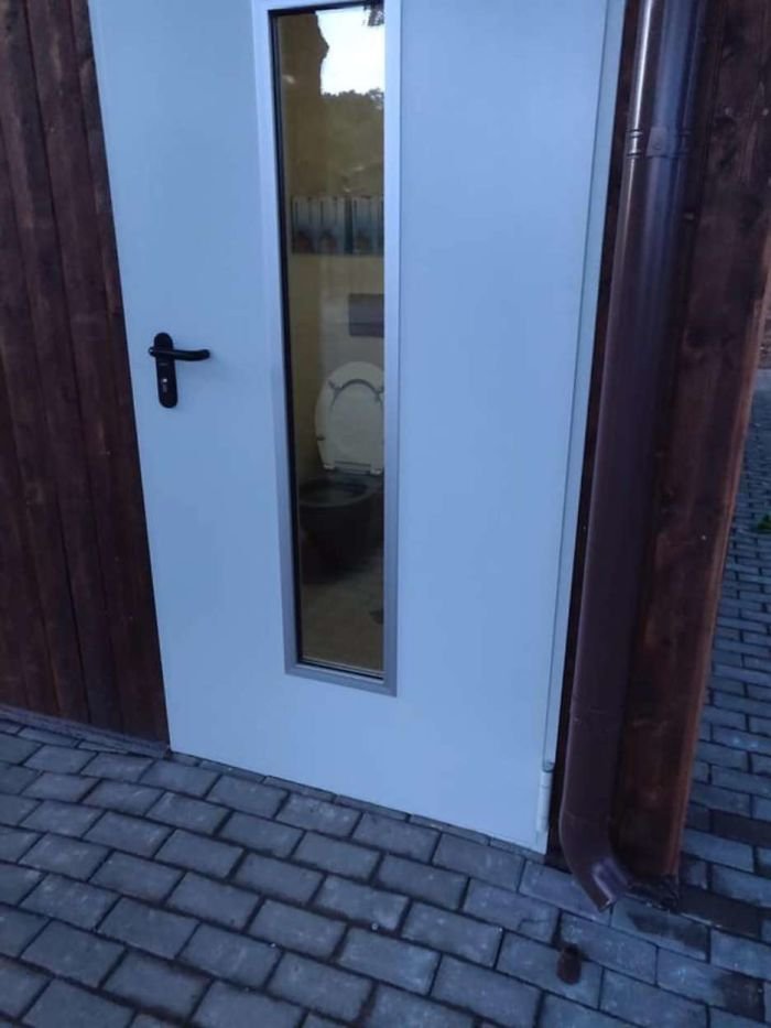 세상에 존재하는 기막히게 이상한 화장실들_6.jpg