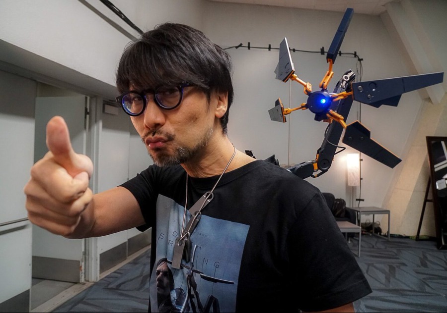 Hideo-Kojima-PSX-2017-antenna-replica.jpg