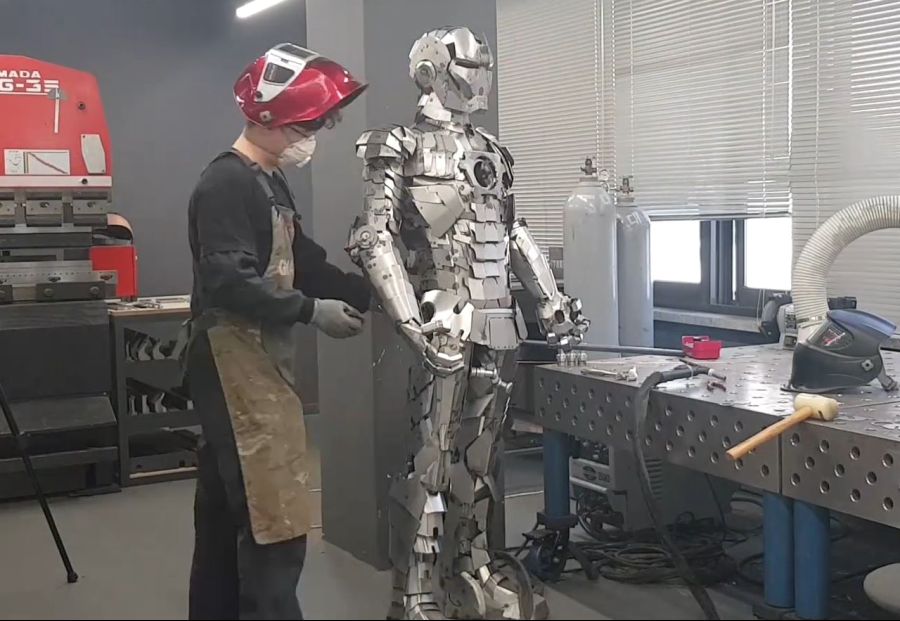 드디어 아이언맨2에 나오는, 진짜 아이언맨 'Mark-5'를 만들어봤습니다_1.jpg