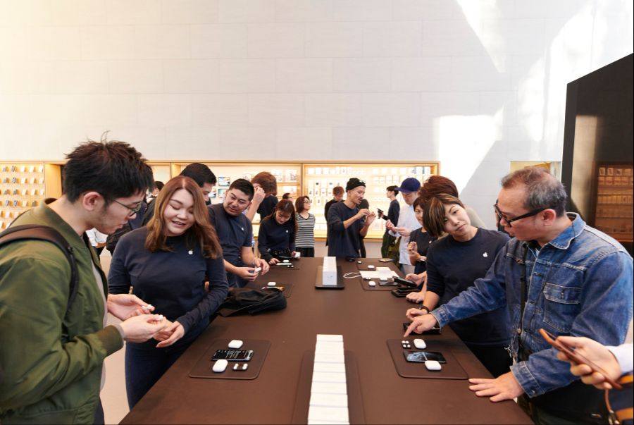 Apple-AirPod-Pro-launch-Tokyo-product-table-10302019.jpg