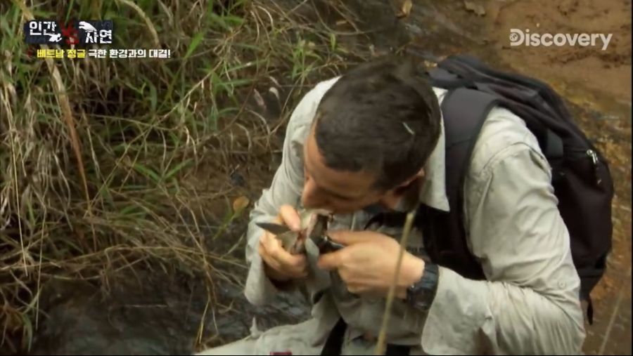 베어그릴스의 물고기 사냥.jpg_21.jpg